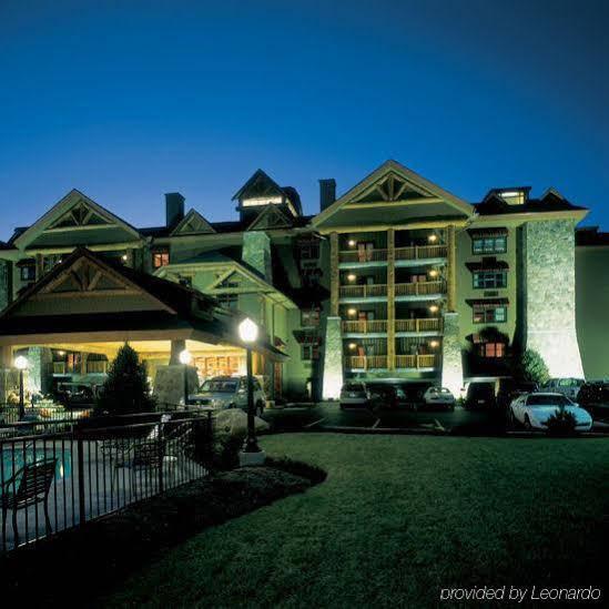 Bearskin Lodge On The River Гетлинбург Екстериор снимка