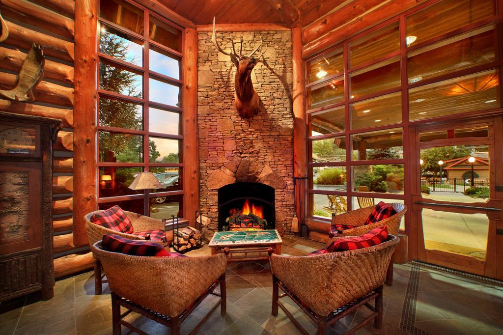 Bearskin Lodge On The River Гетлинбург Екстериор снимка